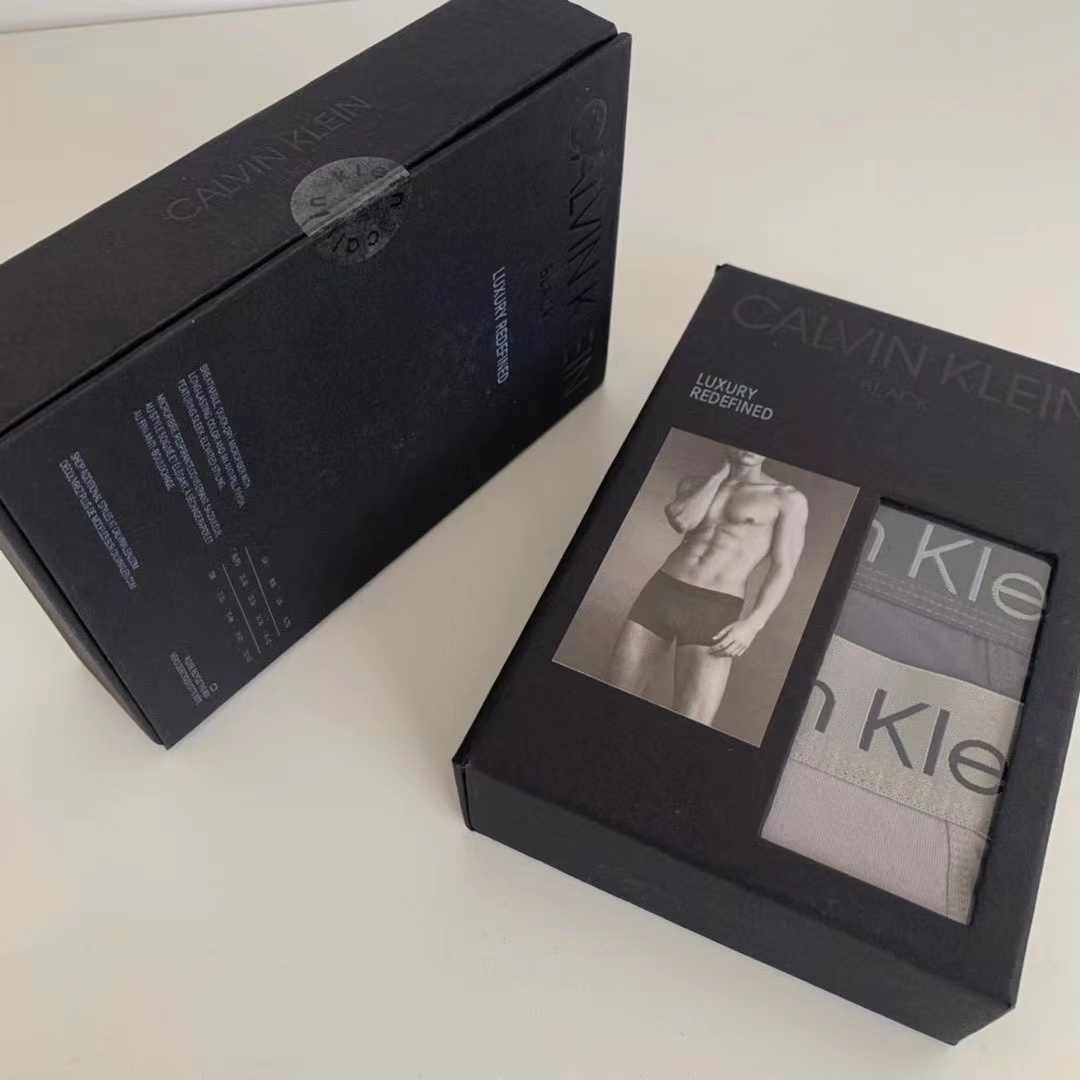 CK莫代尔经典款舒适性，透气性，不掉色，不卡裆不勒腰面料柔软，透气，采用高弹力腰带，不勒腰比较合适秋冬季