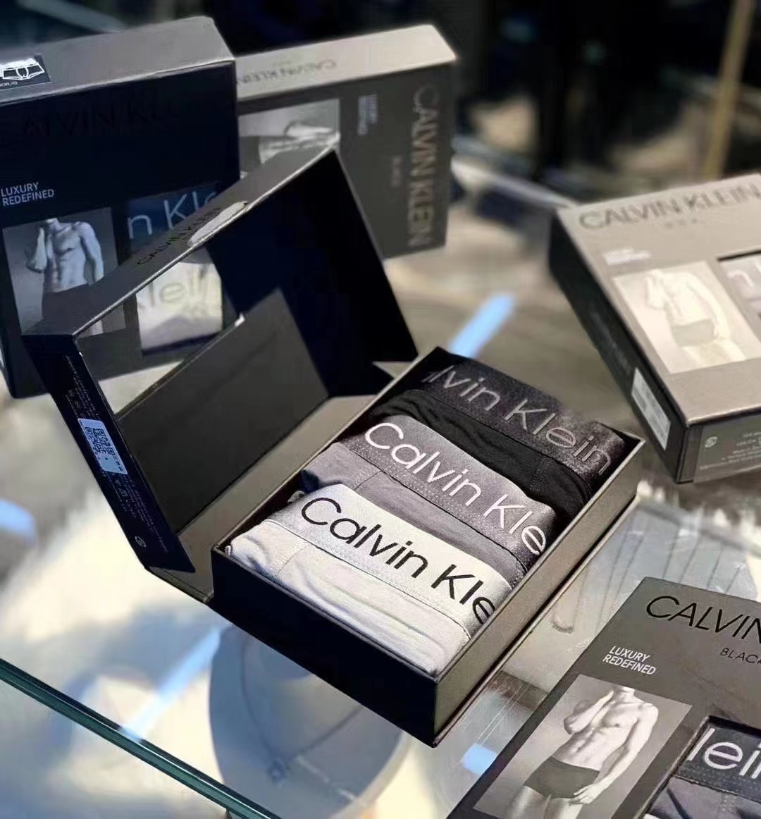 CK莫代尔经典款舒适性，透气性，不掉色，不卡裆不勒腰面料柔软，透气，采用高弹力腰带，不勒腰比较合适秋冬季