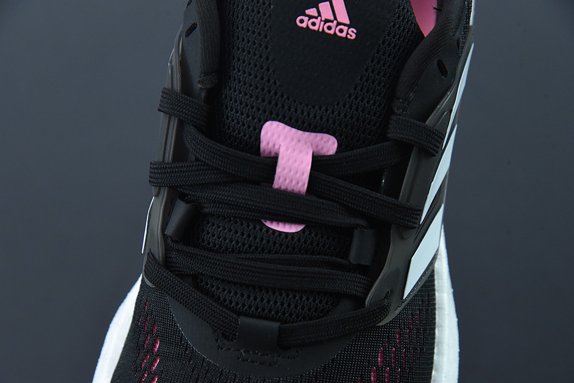 AD  Pureb Boost hd Wnte U MEN 全新配色 UB8.0 黑白粉女士运动鞋 货号：HQ1458