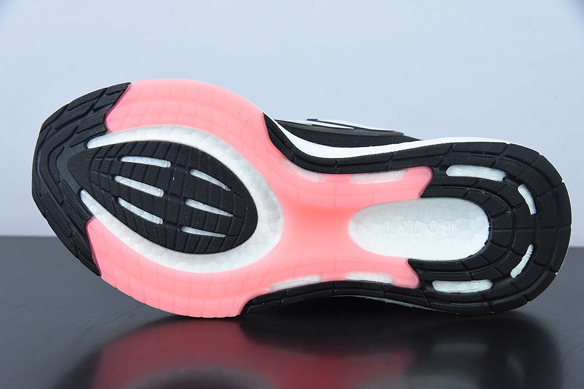 AD  Pureb Boost hd Wnte U MEN 全新配色 UB8.0 黑白粉女士运动鞋 货号：HQ1458
