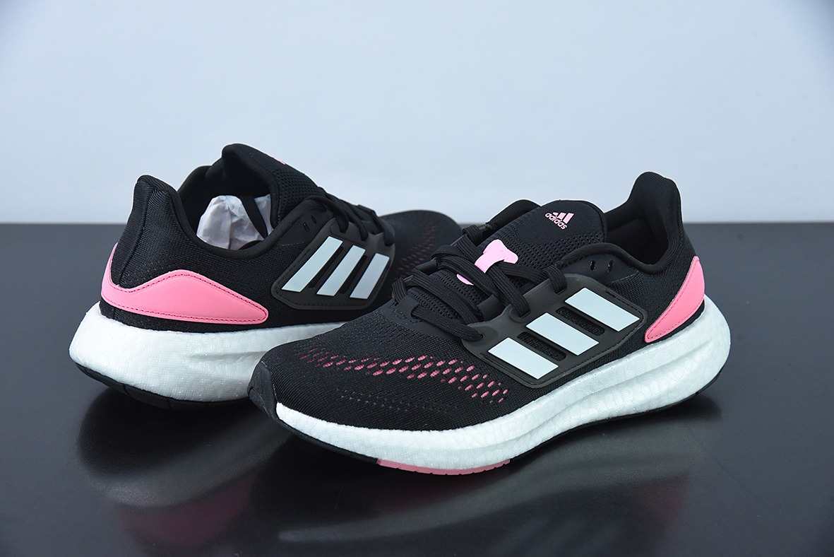 AD  Pureb Boost hd Wnte U MEN 全新配色 UB8.0 黑白粉女士运动鞋 货号：HQ1458