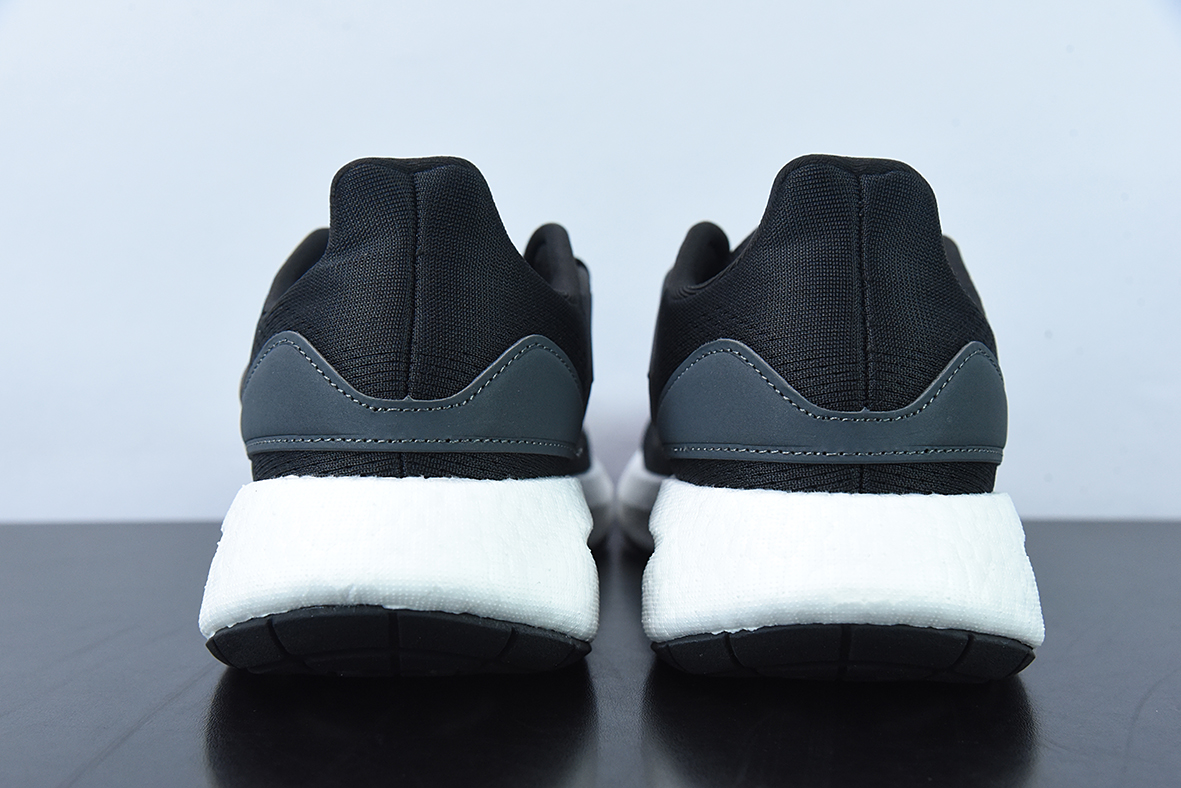 AD Pureb Boost hd Wnte U MEN 全新配色 UB8.0 黑白男女同款运动鞋 货号:GZ5174