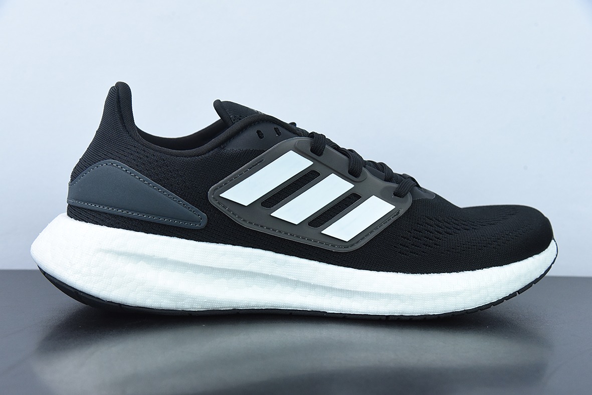 AD Pureb Boost hd Wnte U MEN 全新配色 UB8.0 黑白男女同款运动鞋 货号:GZ5174