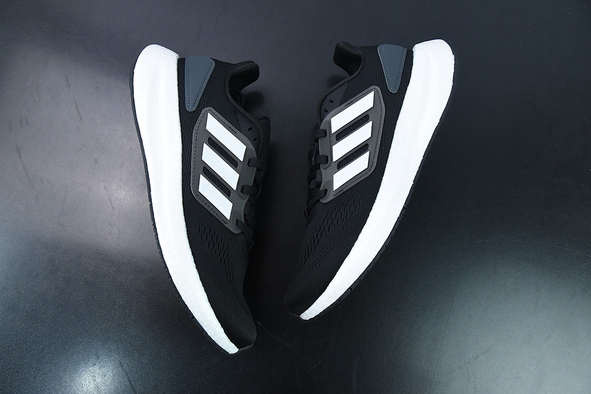 AD Pureb Boost hd Wnte U MEN 全新配色 UB8.0 黑白男女同款运动鞋 货号:GZ5174