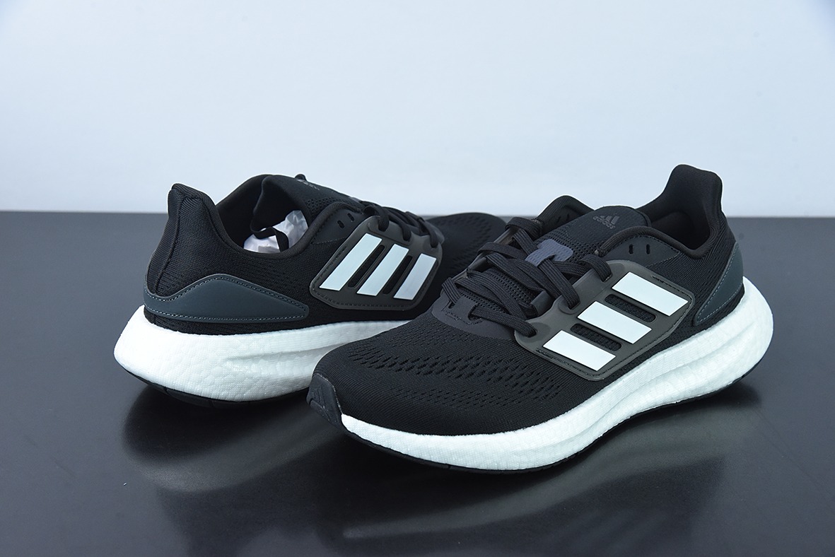 AD Pureb Boost hd Wnte U MEN 全新配色 UB8.0 黑白男女同款运动鞋 货号:GZ5174