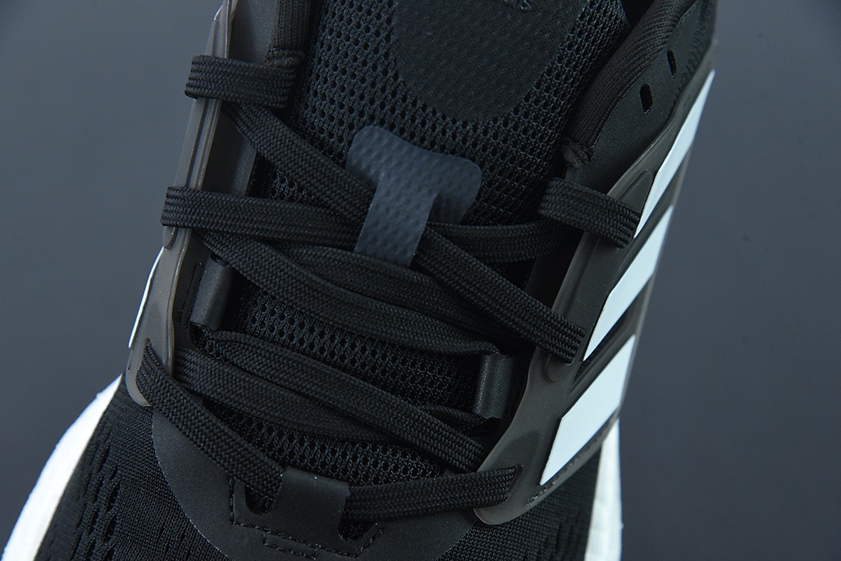 AD Pureb Boost hd Wnte U MEN 全新配色 UB8.0 黑白男女同款运动鞋 货号:GZ5174