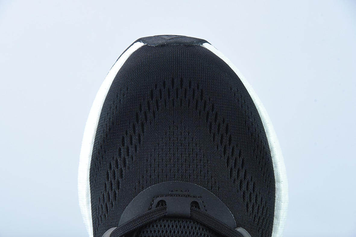 AD Pureb Boost hd Wnte U MEN 全新配色 UB8.0 黑白男女同款运动鞋 货号:GZ5174
