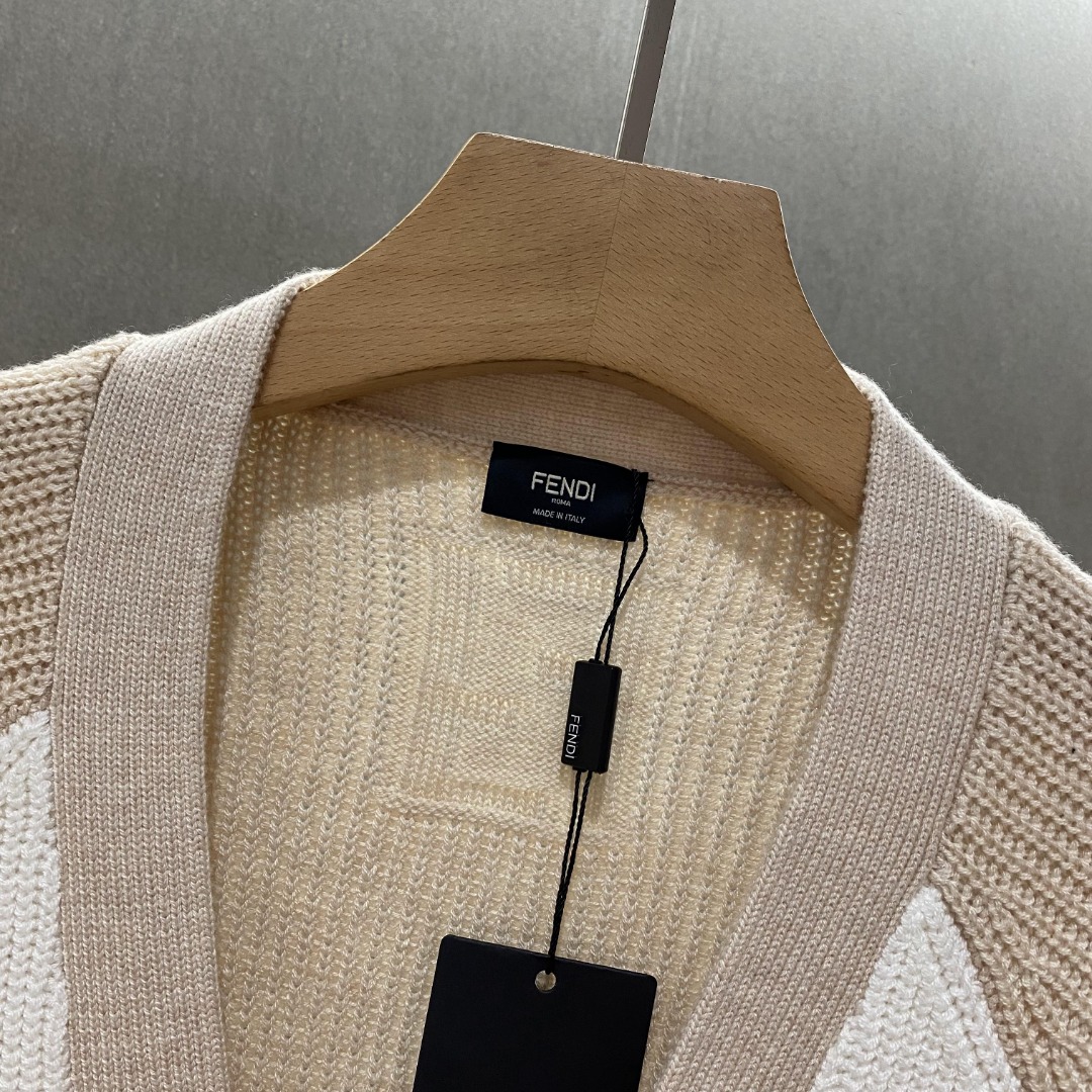 【新品】渠道精品.2022秋冬Fe*di 提花针织V领毛衣开衫