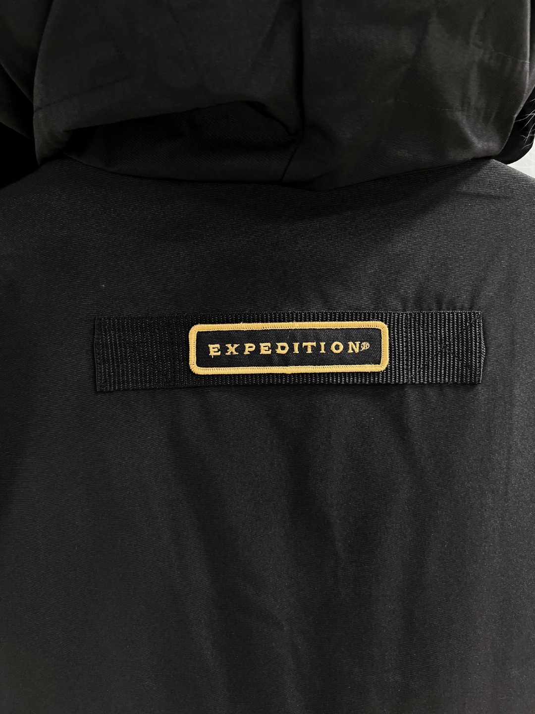 Top Canada Goose Expedition Parka for men. Originally designed for Antarctic scientists, this extremely warm, weather-proof coat features adjustable waist, removable fur trim, multiple pockets and modern design.-Big cat