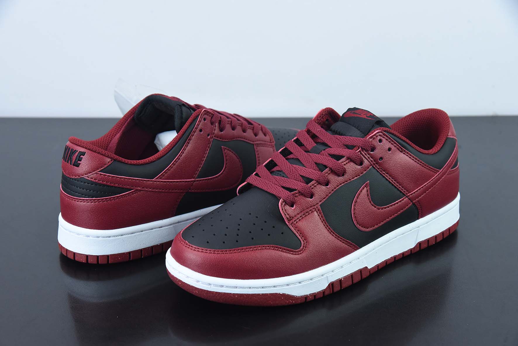 Nike SB Dunk Low NEXT "Gym Red" 黑红低帮休闲板鞋 货号：DN1431-002