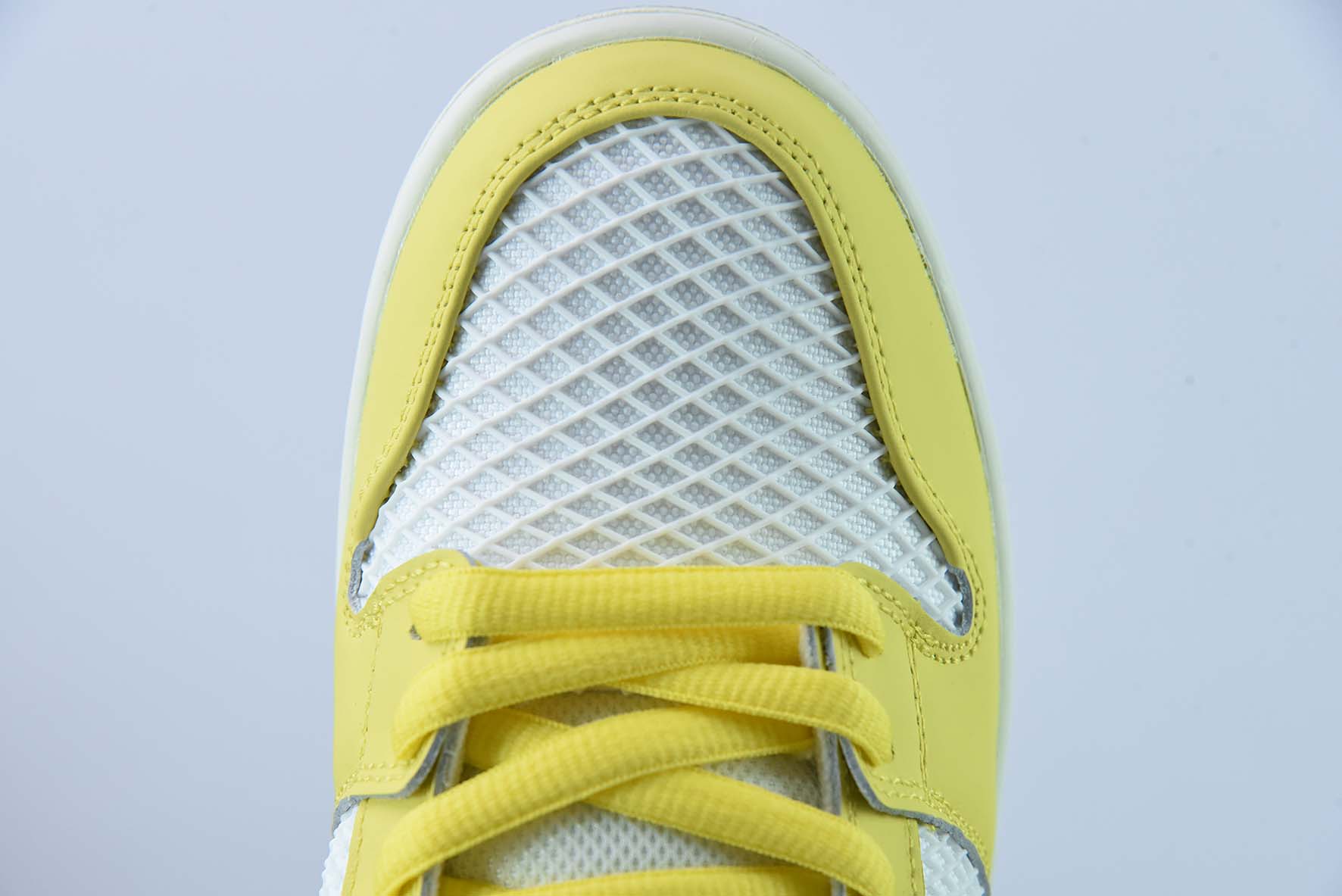 Nike Dunk Low SB 低帮滑板鞋/黄白 白黄粉蓝 拼色 彩蛋 货号：DX5933-900