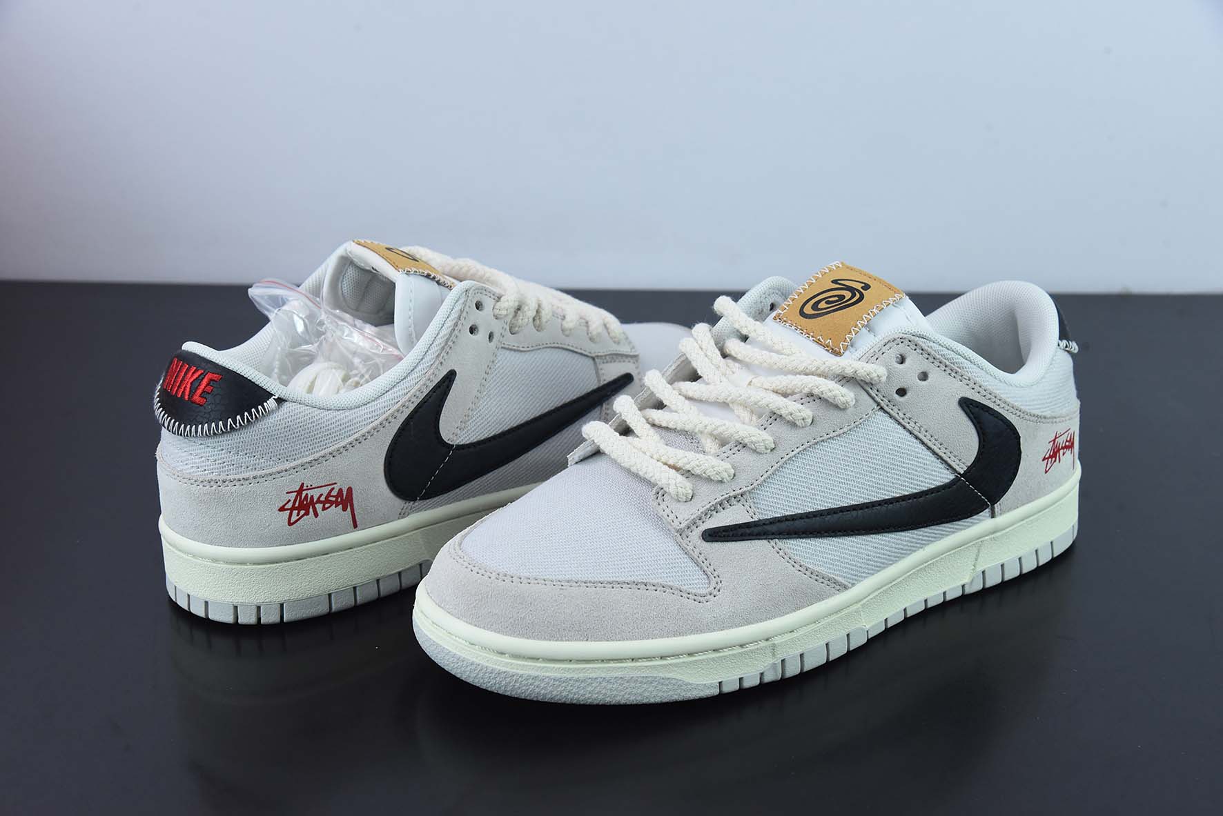 Stussy x Nk SB Dunk Low "Certified Fresh" 斯图西联名倒勾 SB扣篮系列低帮休闲运动滑板板鞋 DD9776-068
