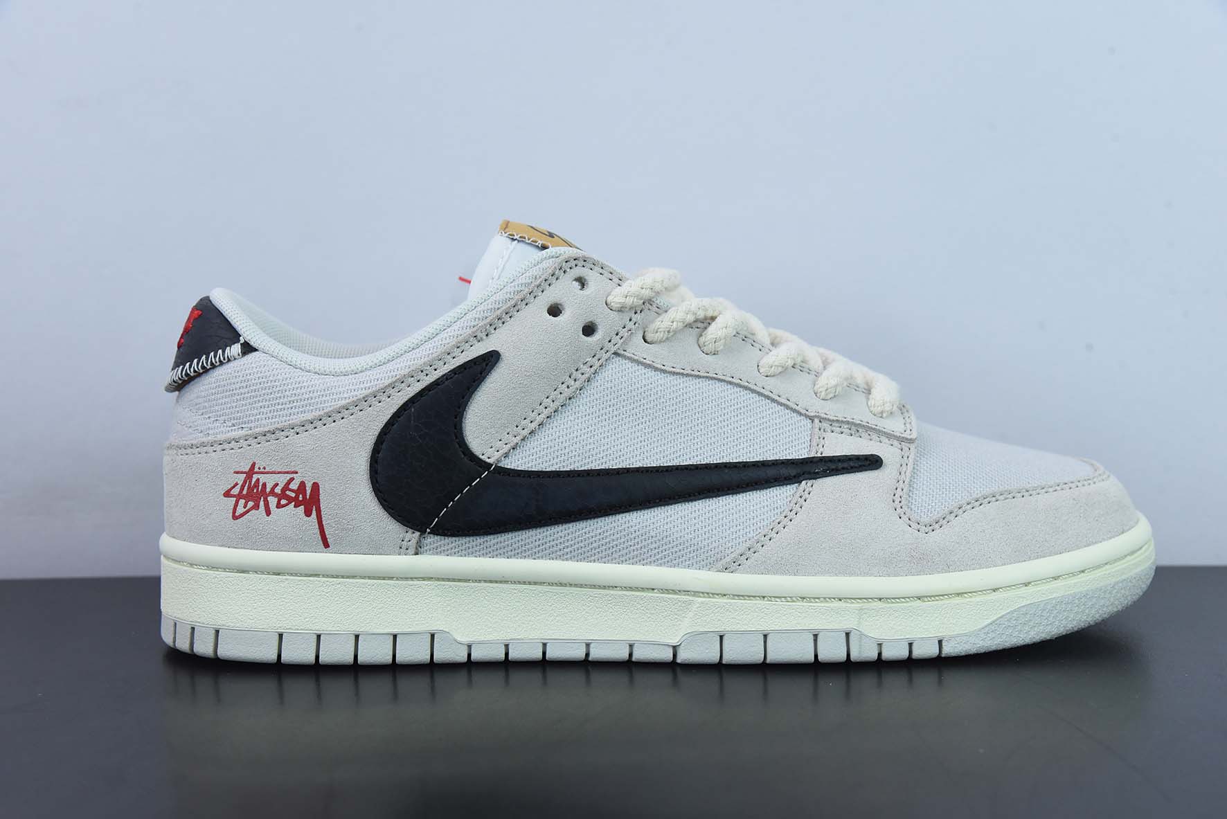 Stussy x Nk SB Dunk Low "Certified Fresh" 斯图西联名倒勾 SB扣篮系列低帮休闲运动滑板板鞋 DD9776-068