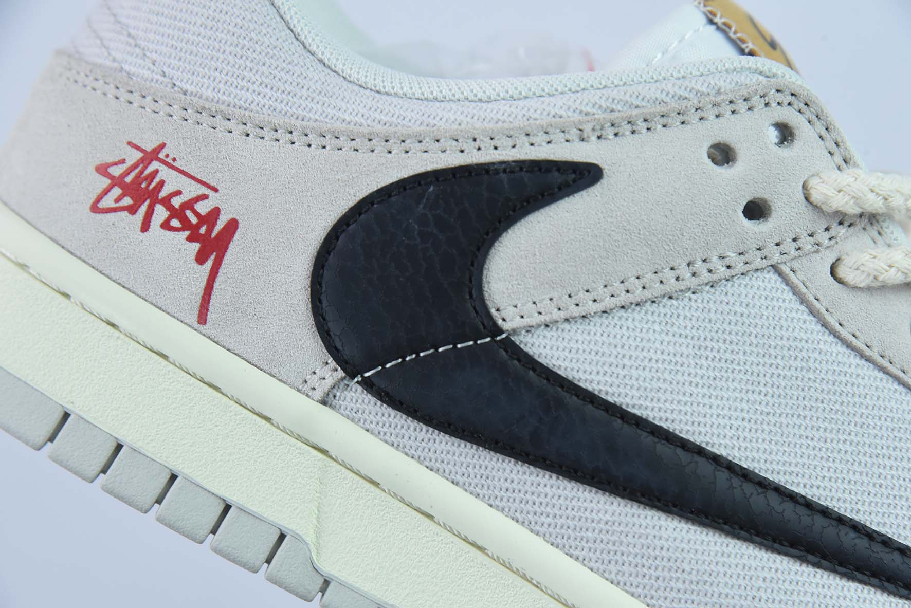 Stussy x Nk SB Dunk Low "Certified Fresh" 斯图西联名倒勾 SB扣篮系列低帮休闲运动滑板板鞋 DD9776-068