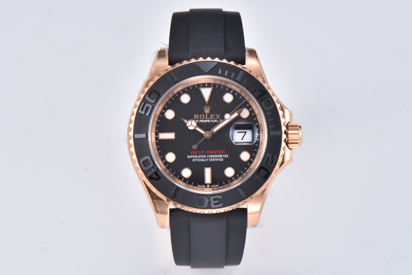 NO:157662,CLEAN/c Factory launches yacht 40mm series 126655. s/126655 rose gold version is recently launched 1. Left/right GEN=Real clean=clean factory product 2. The gray surface on the left looks a bit different in the soft box, but in natural light, the similarity is as high as 95, and natural light will be emitted later. 3. The blue surface on the right, C Factory is slightly lighter than the genuine product. Of course, the characteristics of the radiation pattern disc is that the colors presented under different lights are different. To be precise, the RGB color value will not be too large in overall deviation. Because C Factory on the entire radiation pattern dial, such as the water ghost plate, various log plates, and this yacht plate, all involve color radiation patterns, all adopt the VD electroplating process that is the same as the authentic product. The advantage is that  Ensure that the color of the shipment will not be different in color due to different batches. In addition, the coating is thin, so that the sun pattern on the bottom can be clearly seen. However, the cost is high. 4. The ring port is made of electroplating VD platinum   anti-fingerprint coating, and the ring port material is also changed to fine steel. That is to say, even if the ring port is bumped and the electroplating layer is damaged. The base color is exposed, it is the same as platinum. However, the hardness of the fine steel is higher than that of ordinary copper materials. It is also full of effort in processing and cost., christian louboutin19860909CLEAN/c厂推出游艇40mm系列 126655. s/126655玫瑰金版本近期推出 1.左侧/右侧 GEN=真品 clean=clean厂产品 2.左侧灰色面因为在柔光箱中,显得色差有些大,但是在自然光线下,相似程度高达 95以上,后面会放出自然光对比. 3.右侧蓝色面,c厂相较于真品而言,蓝色略浅一些,当然了,放射纹盘面的特点就是在 不同的光线下呈现出的颜色不一样,准确说,RGB色值在一个基准上,整体就不会有太 大的偏差.因为c厂在整个放射纹表盘上,例如水鬼盘,各种日志盘,以及本次游艇盘, 涉及到彩色放射纹的,均采用同真品一致的vd电镀工艺,优点就是 保证出货颜色不会 因为批次不同,而色调上产生差异化.另外就是镀层薄,能够清晰看到底面的太阳纹路. 但是就是成本高. 4.本次圈口采用电镀vd白金 防指纹镀膜,圈口材质也一般的黄铜更改为精钢材质,也 就是说,即便圈口有磕碰,电镀层破坏.露出底色,他也是和白金色是一样的.但是精 钢硬度高于一般铜材.也是在加工和成本上卯足了劲.,,christian louboutin,Watch