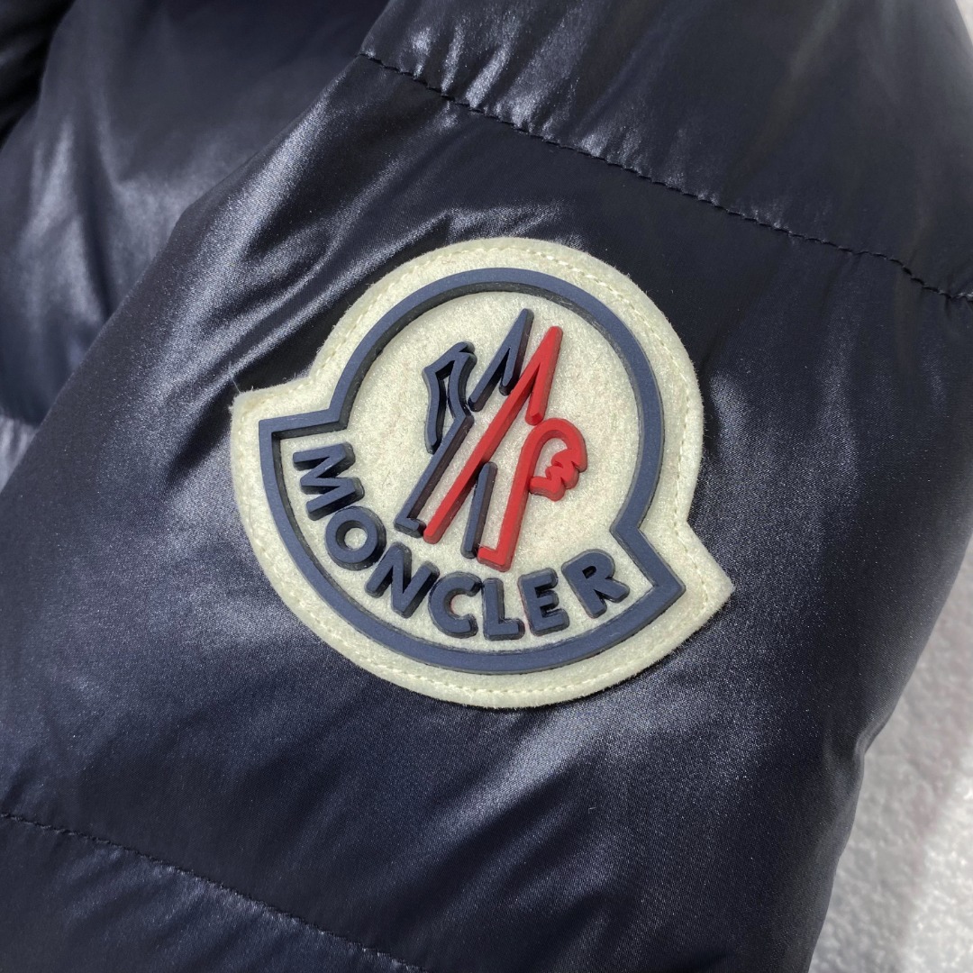 M*cler 蒙口(配防尘袋) 22Fw Dincer微漆面尼龙连帽羽绒服外套