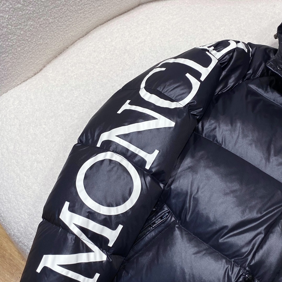 M*cler 蒙口(配防尘袋) 22Fw Dincer微漆面尼龙连帽羽绒服外套