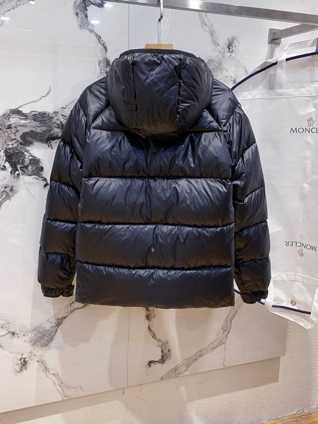 M*cler 蒙口(配防尘袋) 22Fw Dincer微漆面尼龙连帽羽绒服外套