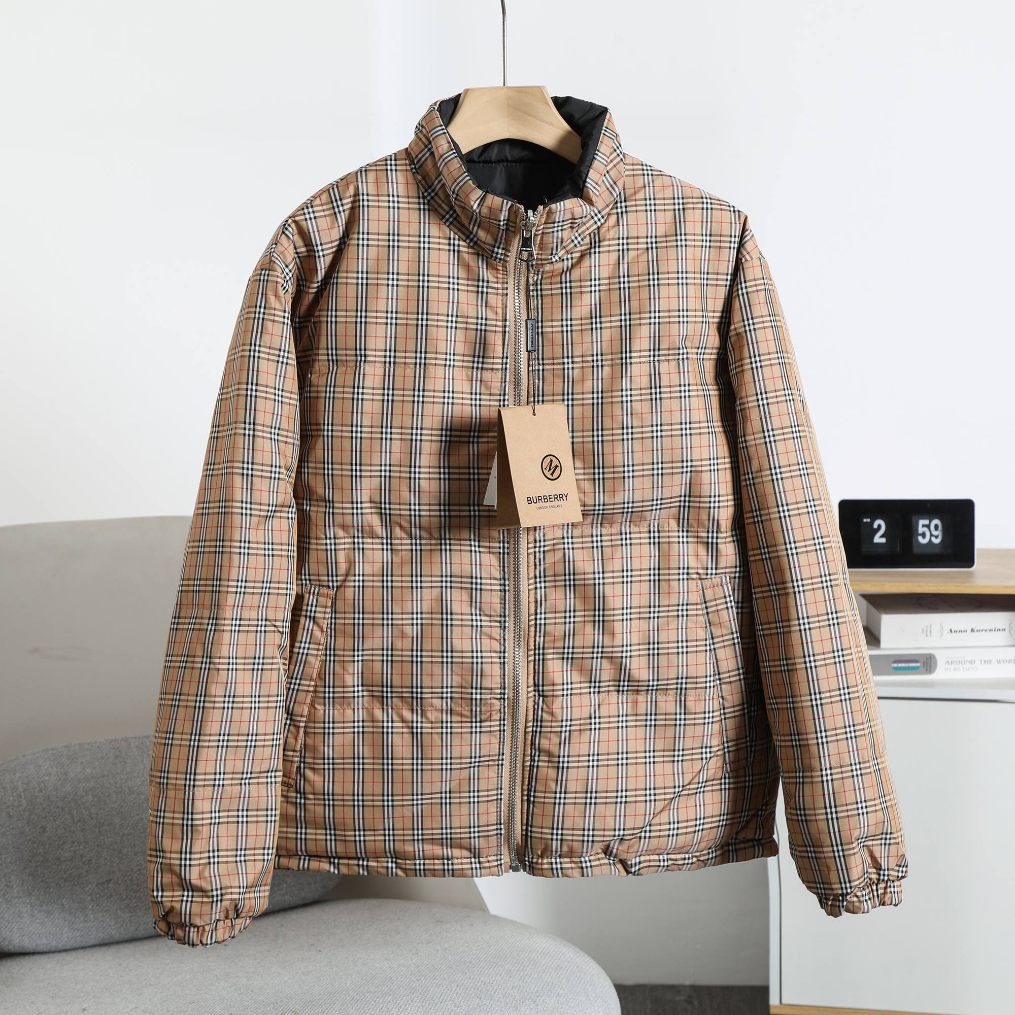 Burberry 巴宝莉最新经典款格子双面穿羽绒服