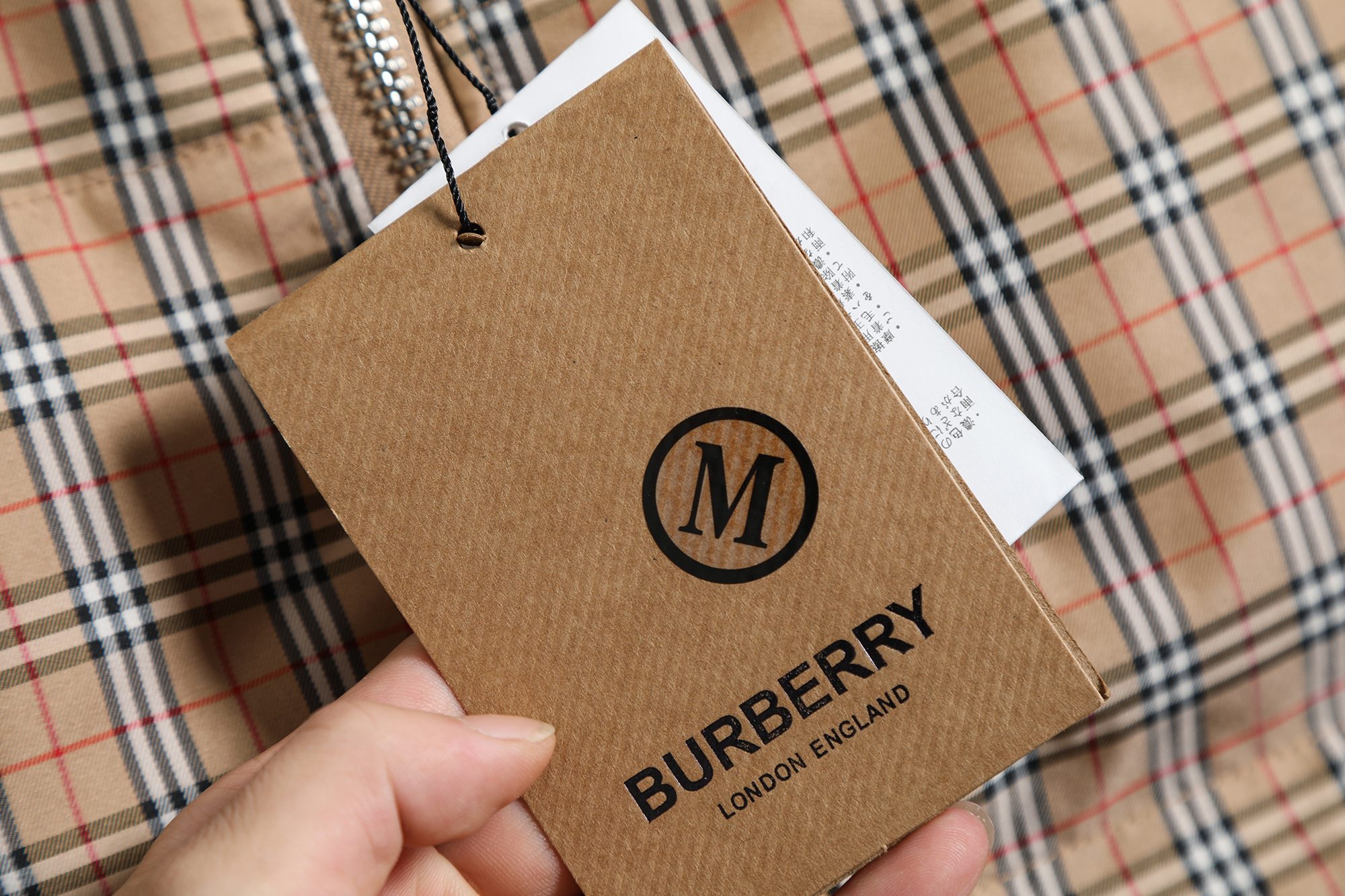 Burberry 巴宝莉最新经典款格子双面穿羽绒服