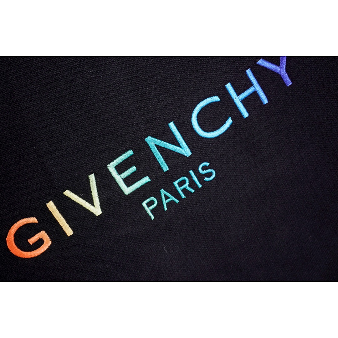 260 Givenchy/纪梵希 22FW 彩色刺绣字母徽标圆领套头卫衣