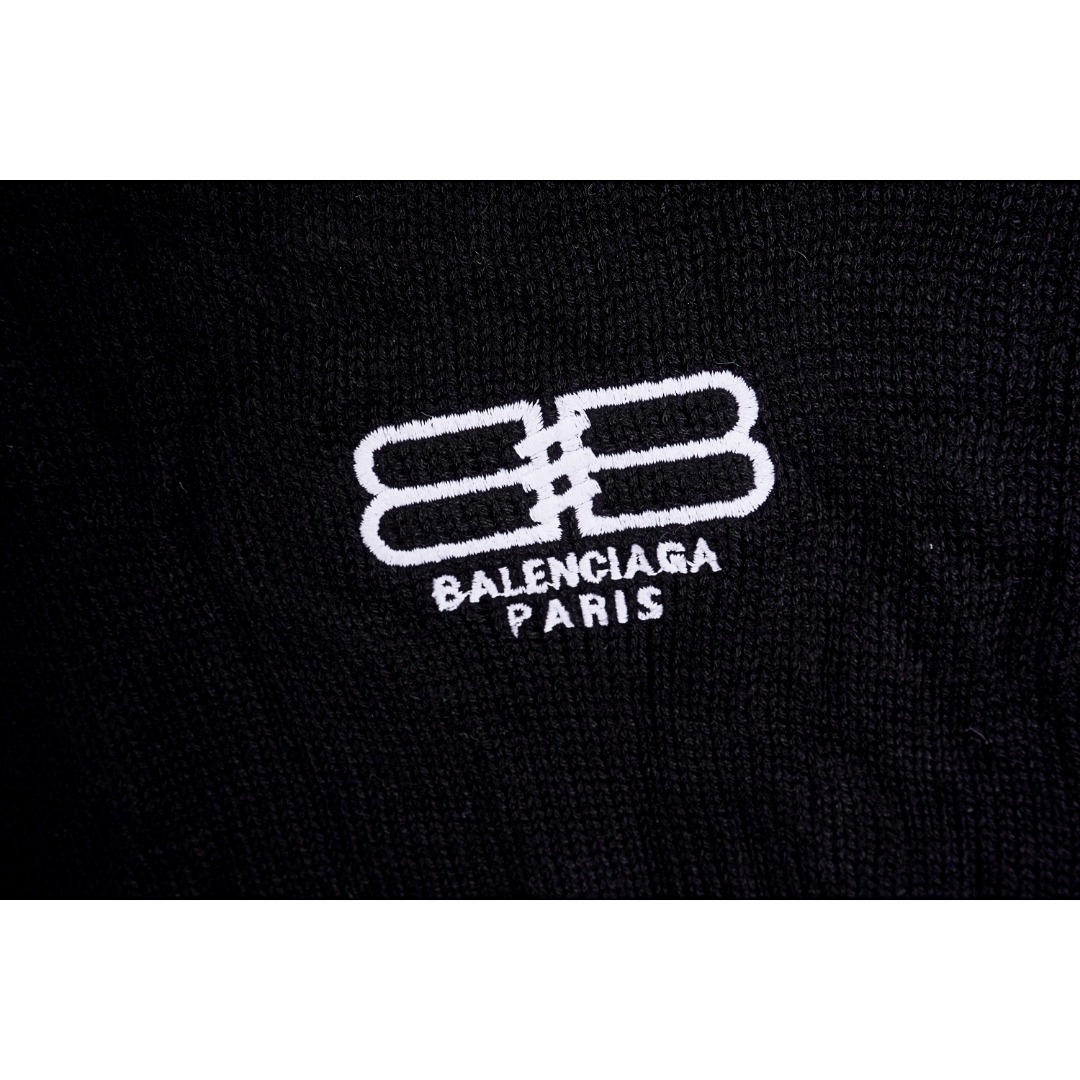 300 Balenciaga/巴黎世家 22FW 褶皱锁扣小标圆领毛衣