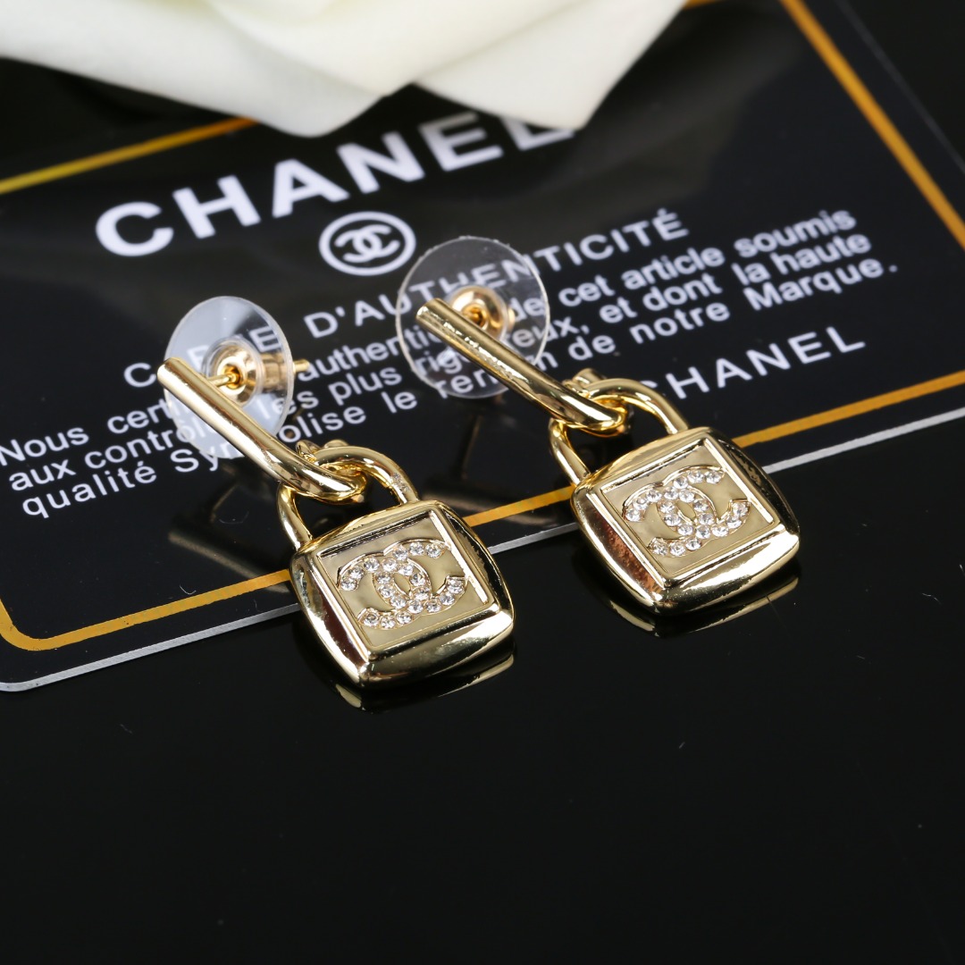 Chanel 1:1
 Jewelry Earring Yellow Brass