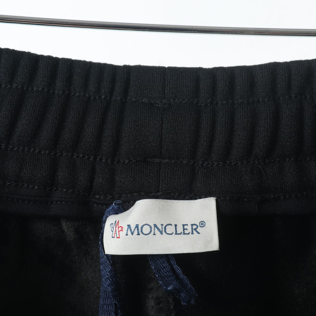 240 MONCLER蒙口 刺绣徽标加绒卫裤