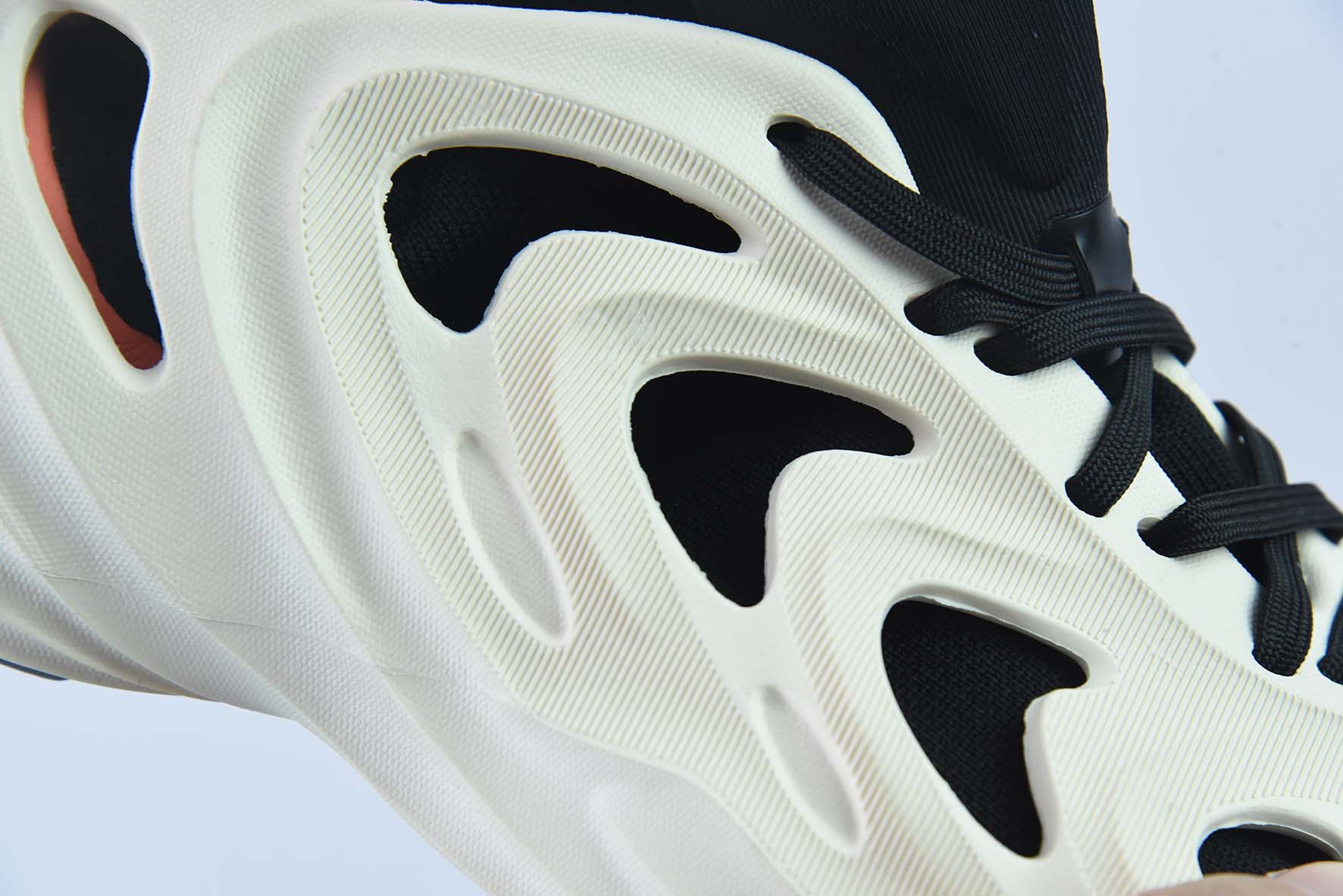 Adidas AdiFOM Q 镂空白黑 阿迪全新系列秋冬季洞洞鞋HP6582818