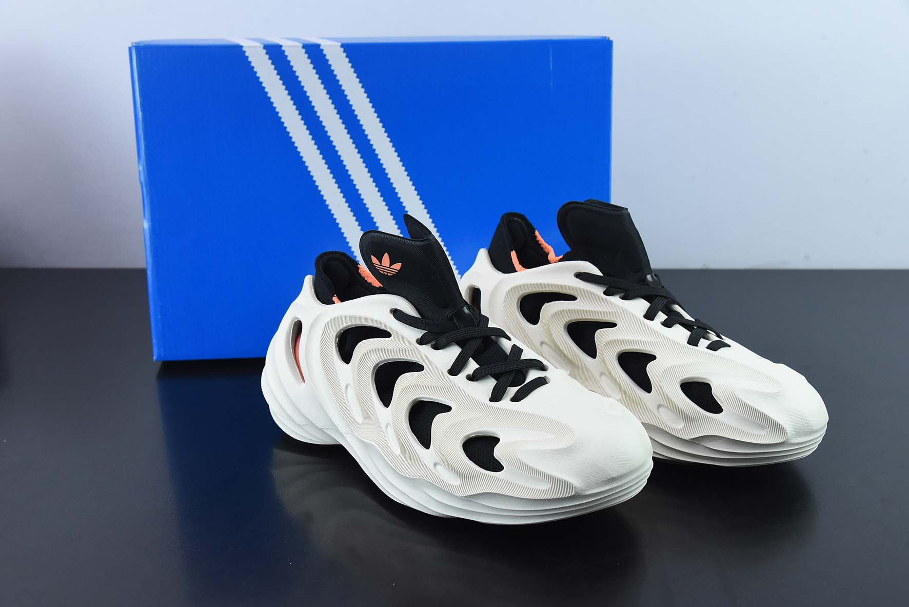 Adidas AdiFOM Q 镂空白黑 阿迪全新系列秋冬季洞洞鞋HP6582818