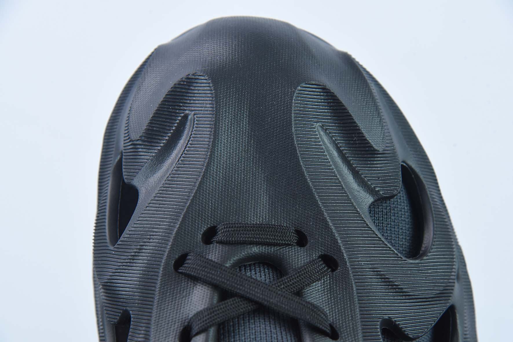 阿迪达斯Adidas adiFOM Q"Core Black Carbon"水波纹椰子风低帮沙滩休闲运动内靴袜子洞洞鞋“花岗岩黑”HP6586