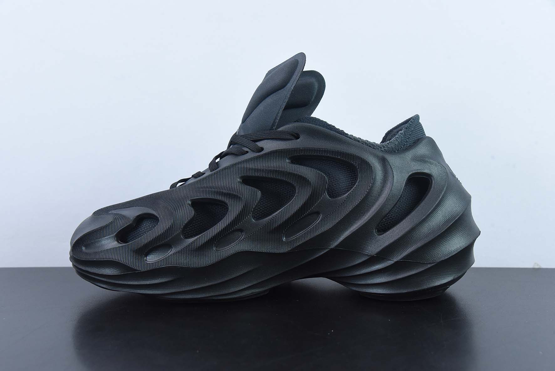 阿迪达斯Adidas adiFOM Q"Core Black Carbon"水波纹椰子风低帮沙滩休闲运动内靴袜子洞洞鞋“花岗岩黑”HP6586