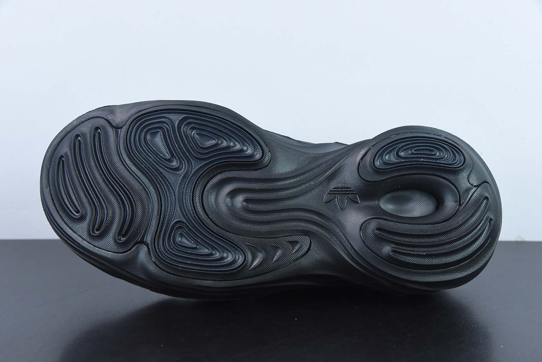 阿迪达斯Adidas adiFOM Q"Core Black Carbon"水波纹椰子风低帮沙滩休闲运动内靴袜子洞洞鞋“花岗岩黑”HP6586