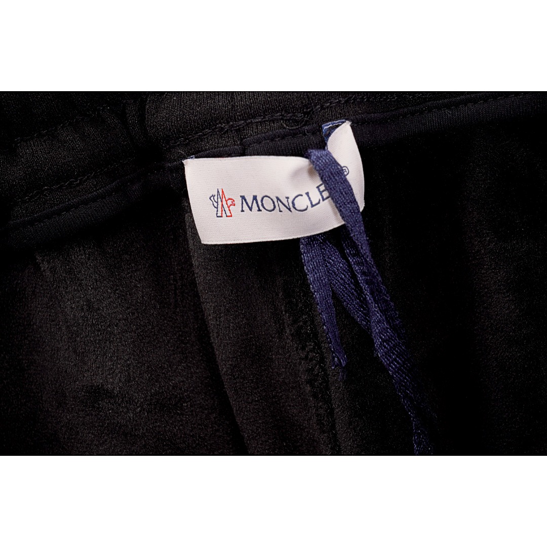 240 MONCLER/蒙口 刺绣徽标加绒卫裤