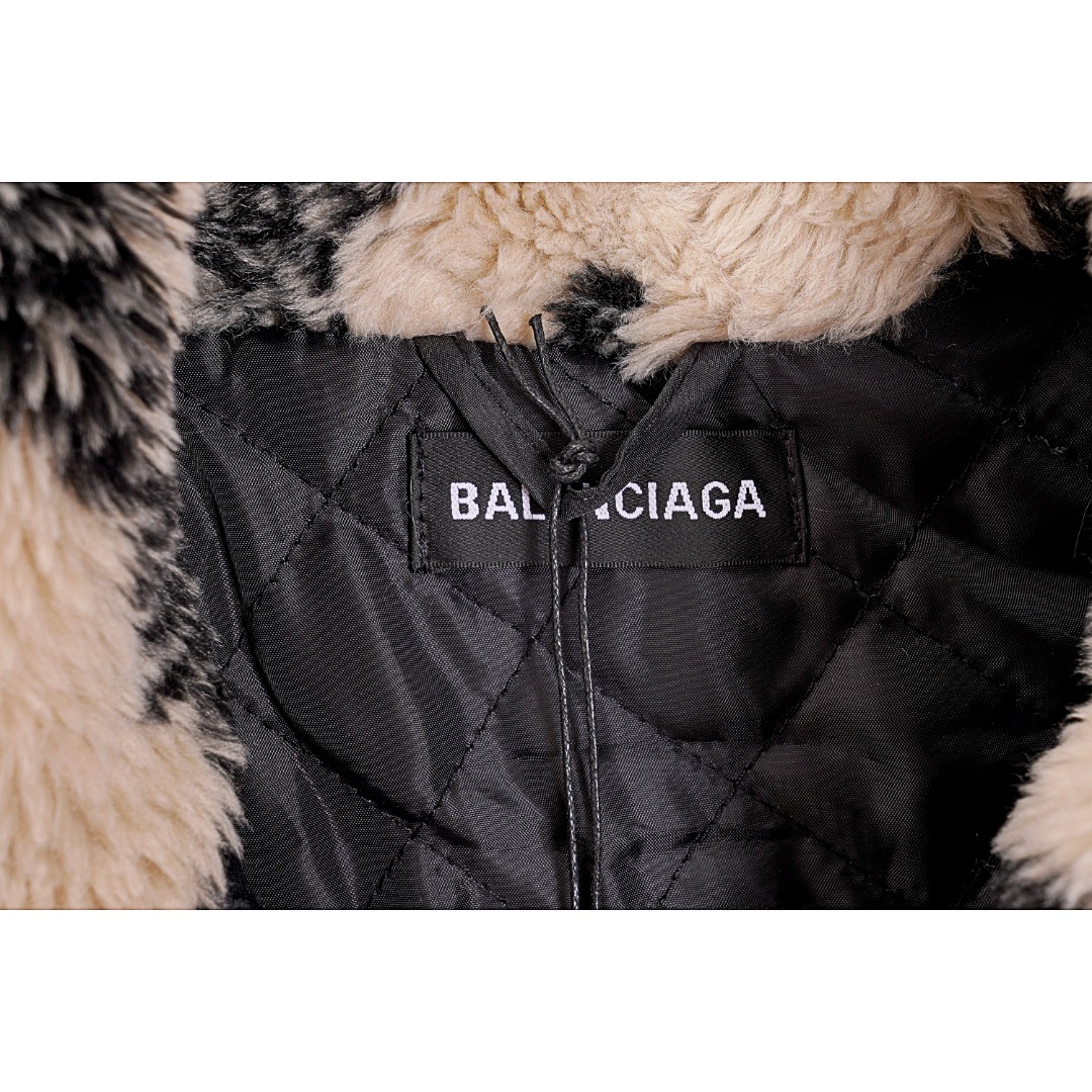 500 Balenciaga/巴黎世家 22fw 字母轮廓外套