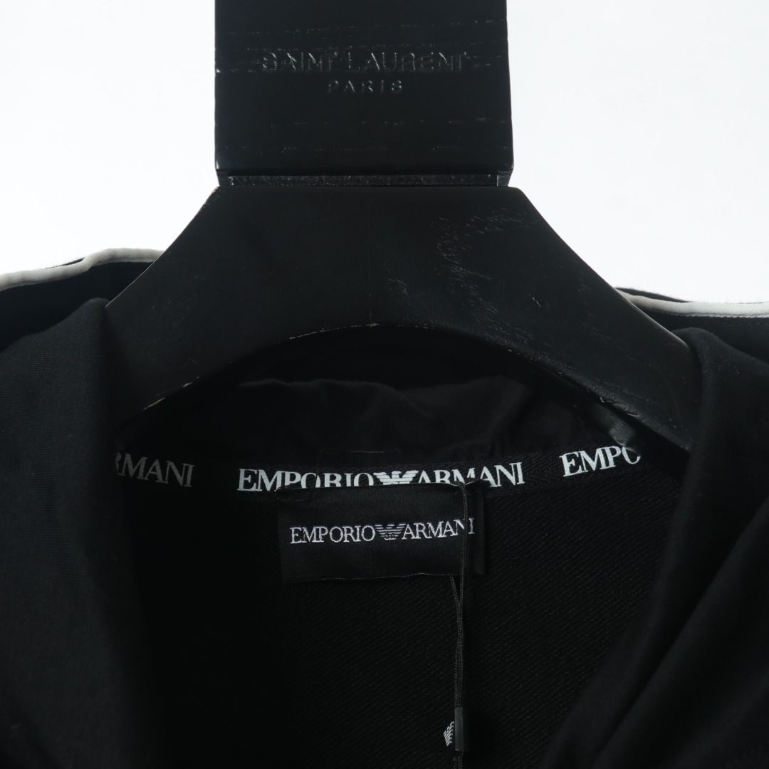 260 ARMANI/阿玛尼 22FW 涂鸦白字母印花连帽卫衣