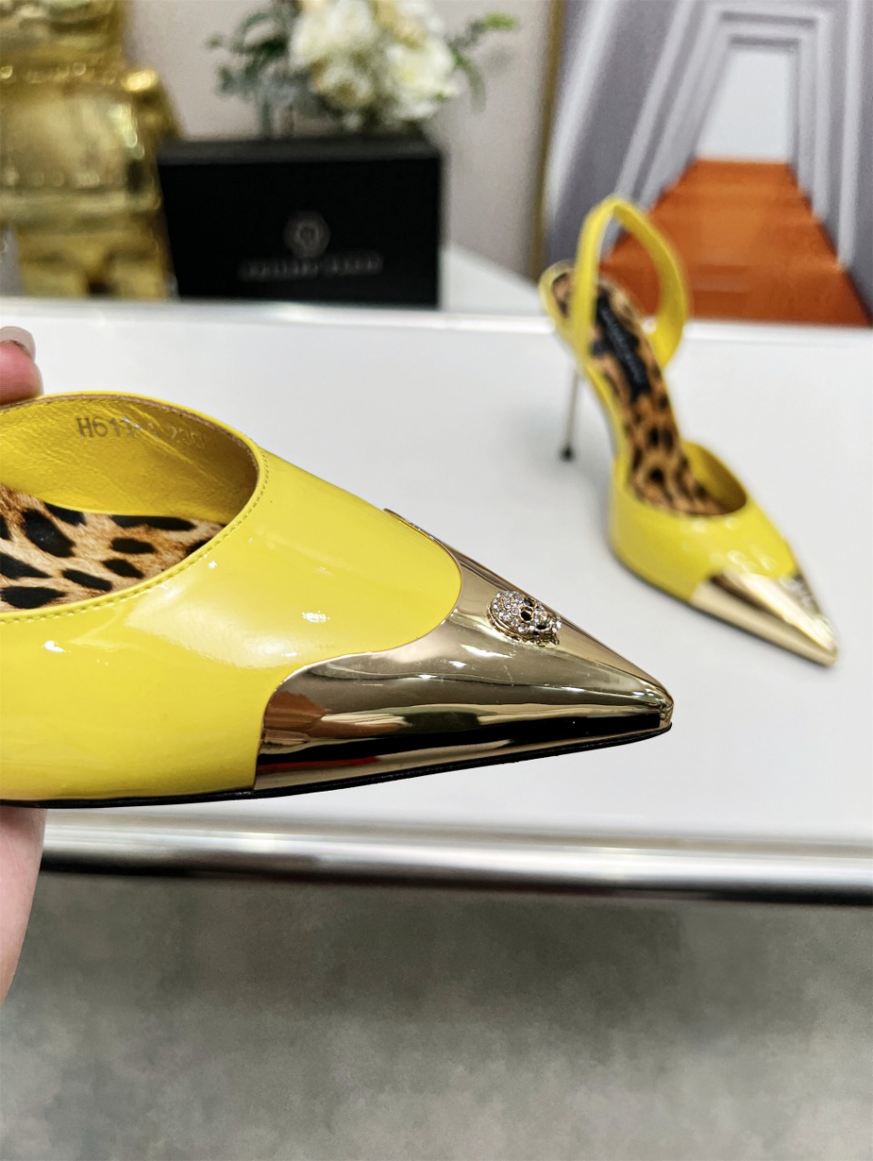 “German Brand Phillip Plein Unveils High-Quality FW2023 Diamond Sandals” - 图片 8