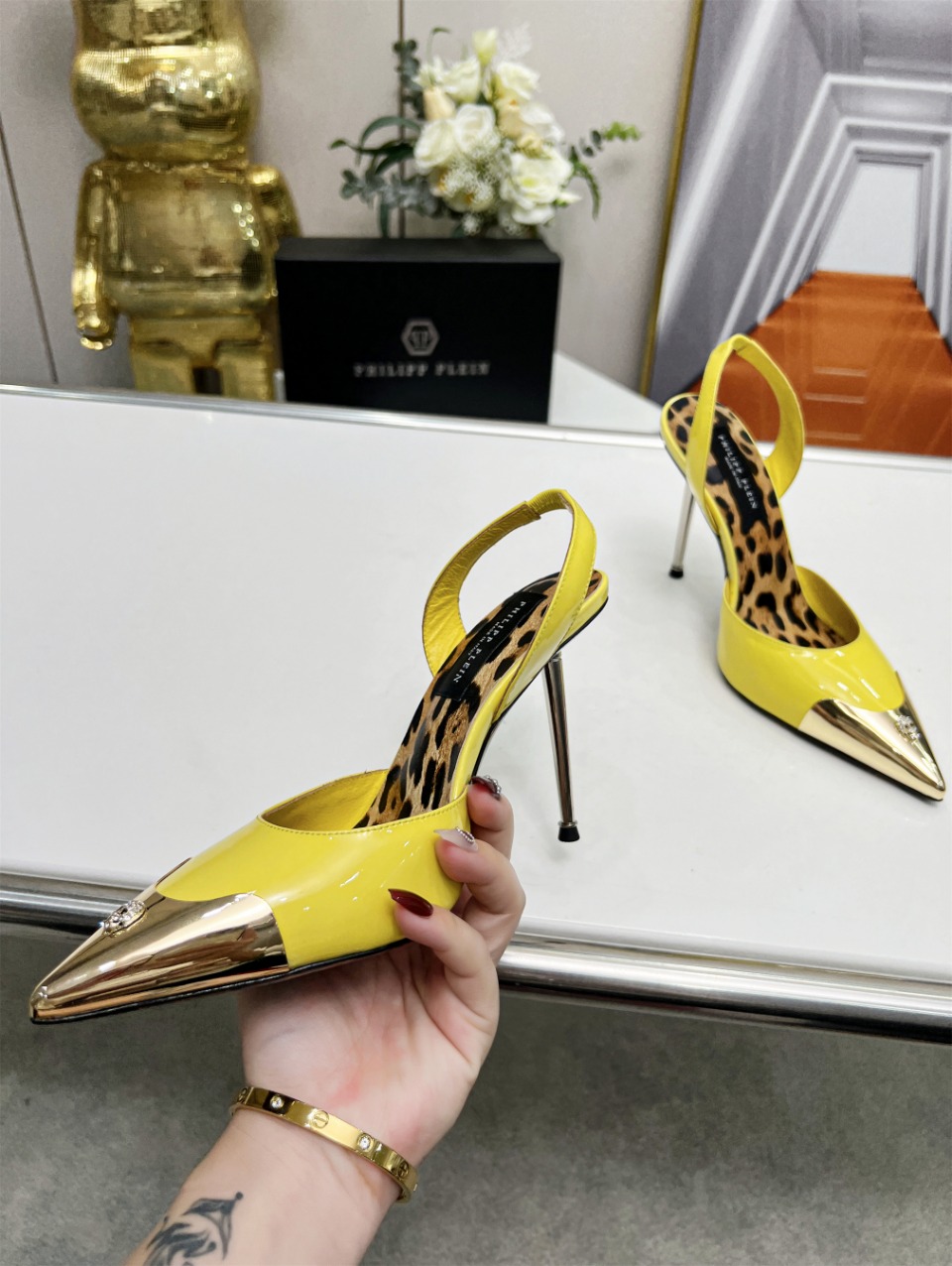 “German Brand Phillip Plein Unveils High-Quality FW2023 Diamond Sandals” - 图片 6