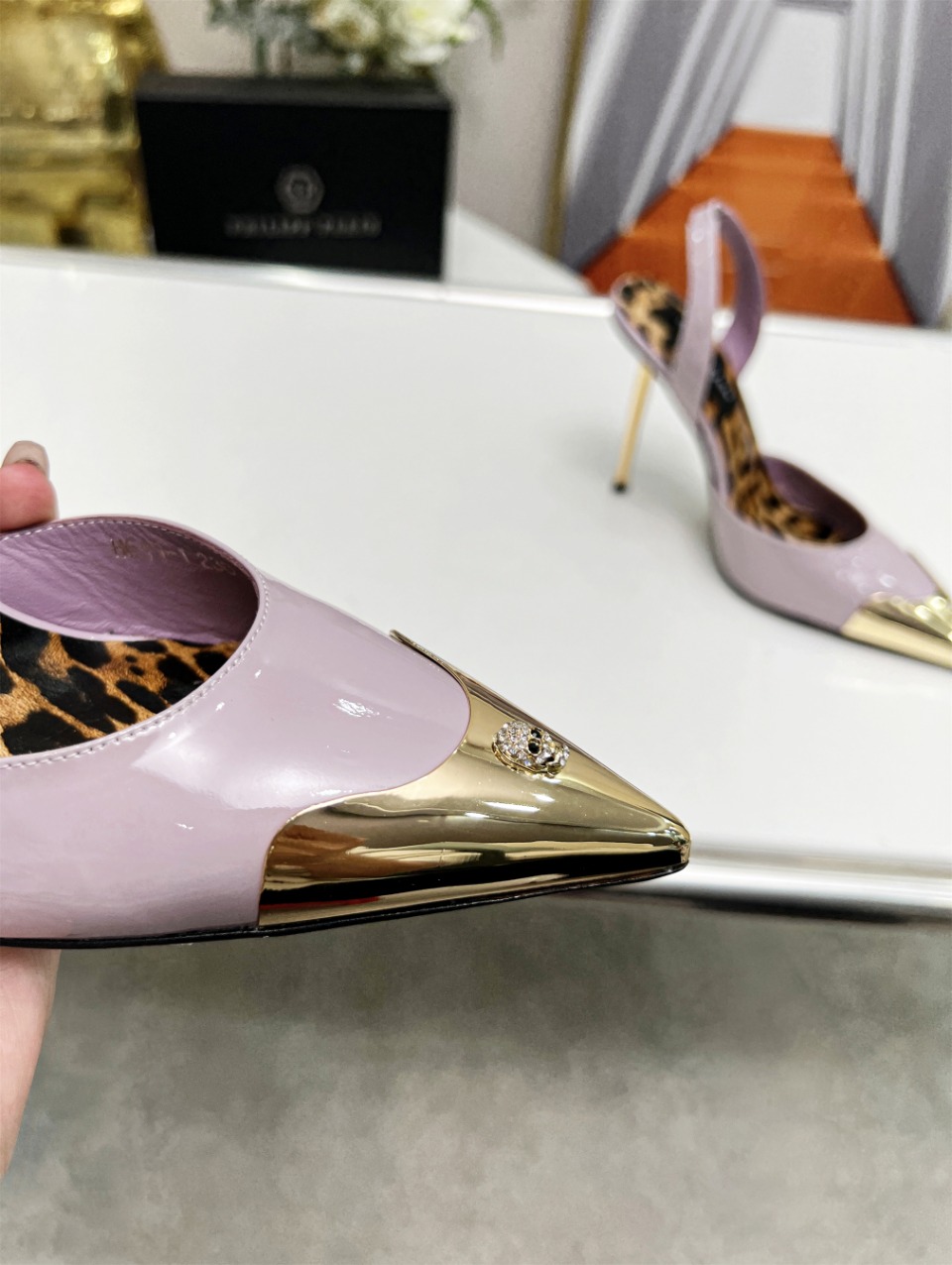 “Phillip Plein FW2023 Collection: High-Quality German Shoes with Diamond Details” - 图片 8