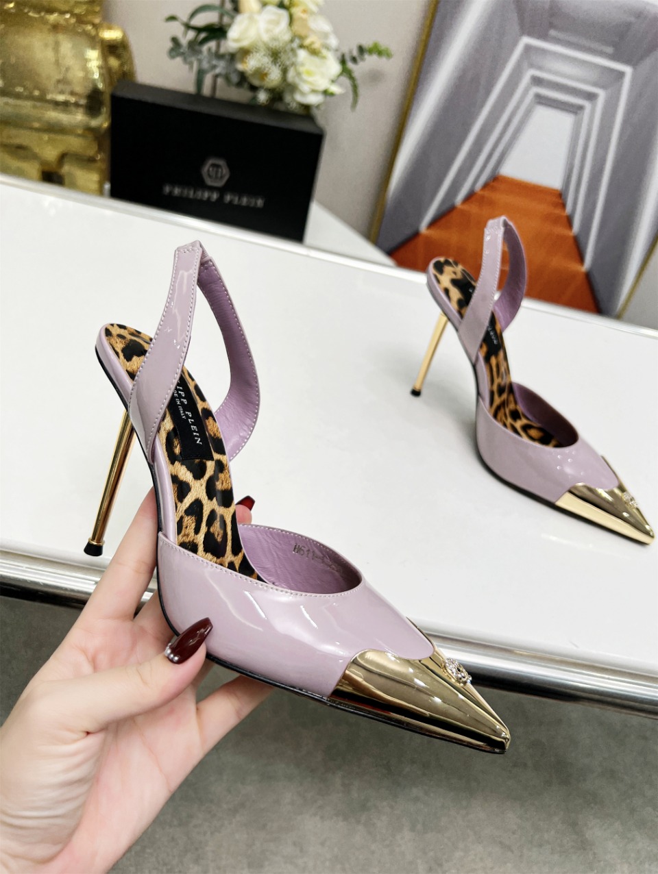 “Phillip Plein FW2023 Collection: High-Quality German Shoes with Diamond Details” - 图片 5