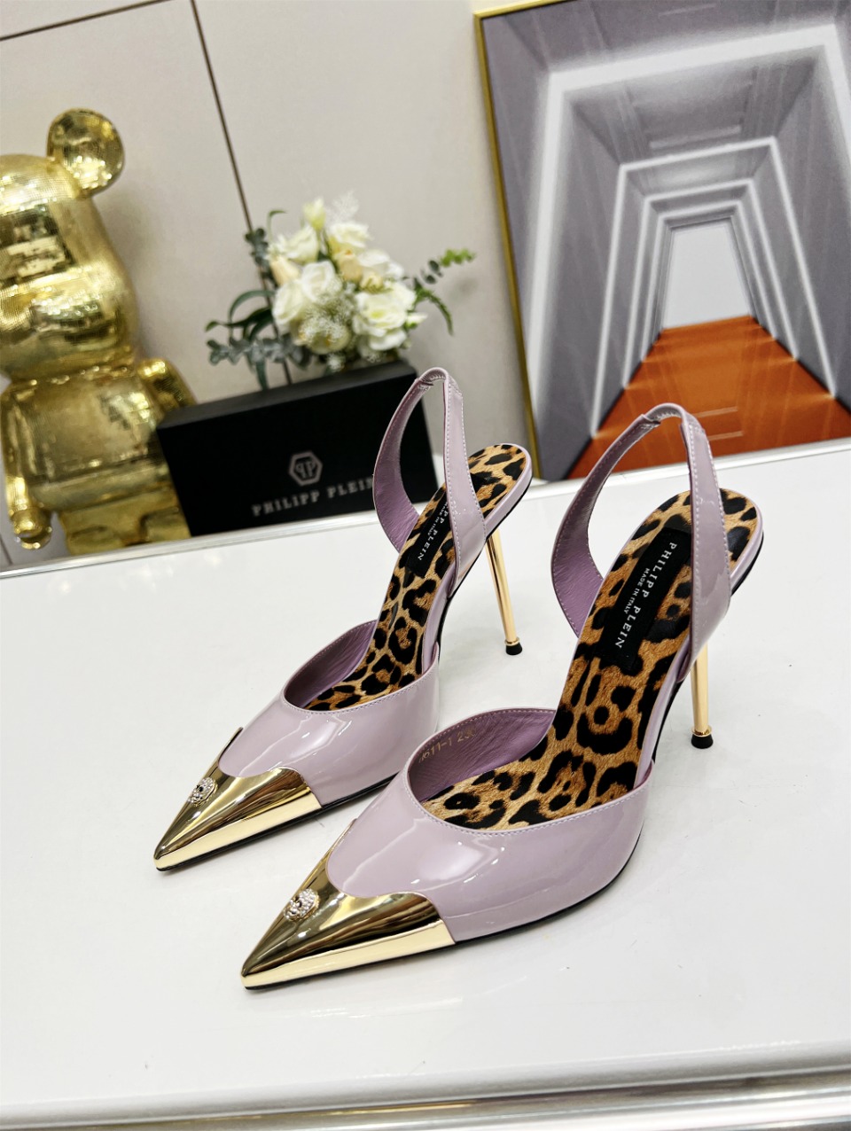 “Phillip Plein FW2023 Collection: High-Quality German Shoes with Diamond Details” - 图片 2