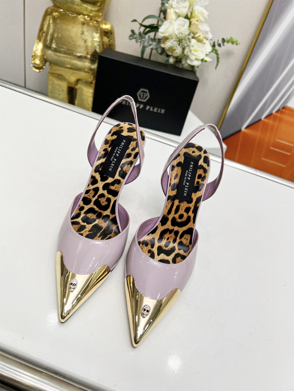 “Phillip Plein FW2023 Collection: High-Quality German Shoes with Diamond Details”
