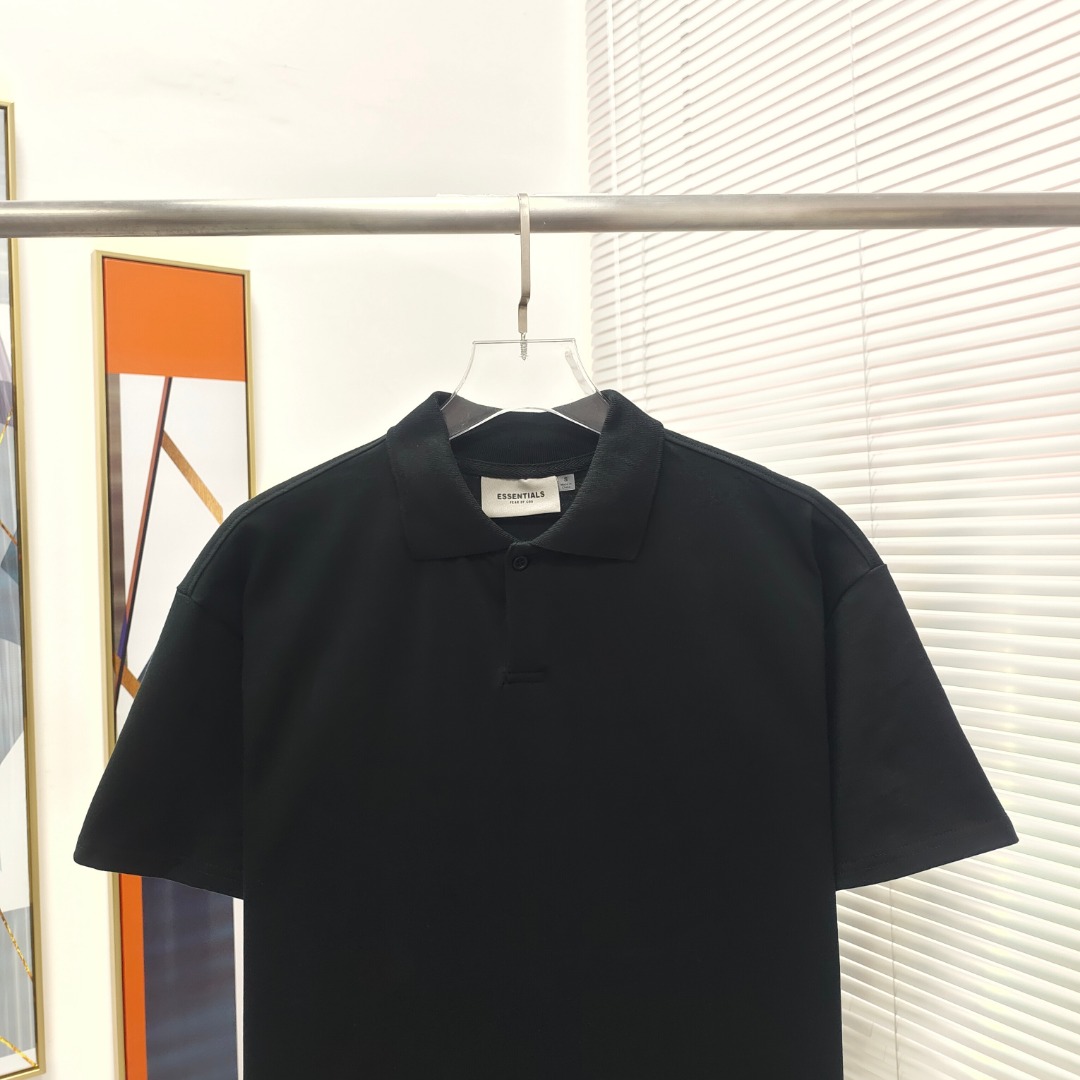 99💰【青黑色】顶级版本FEAR OF GOD FOG ESSENTIALS后背硅胶字母POLO衫纯棉宽松透气OS版型
后背硅胶采用顶级铭牌,字母采取凸起工艺,保证原版一致。
后背硅胶均采用环保硅胶材质,均采用解析化验,无异味。压胶工艺保证了印花的牢固程度,保证机洗暴晒毫无压力,绝对不会脱胶。可以完全放心。领口做了暗胶处理,可以有效保证领口立起。
行走在更多的场合,无论是运动还是商务,休闲还是正式,都可以完美的融合在当下的穿搭。纯棉的面料吸汗又柔软,非常适合春夏秋三个季节的穿着百搭又好看的一件潮人单品,入手不亏!
颜色;青黑色
尺码;S-XL