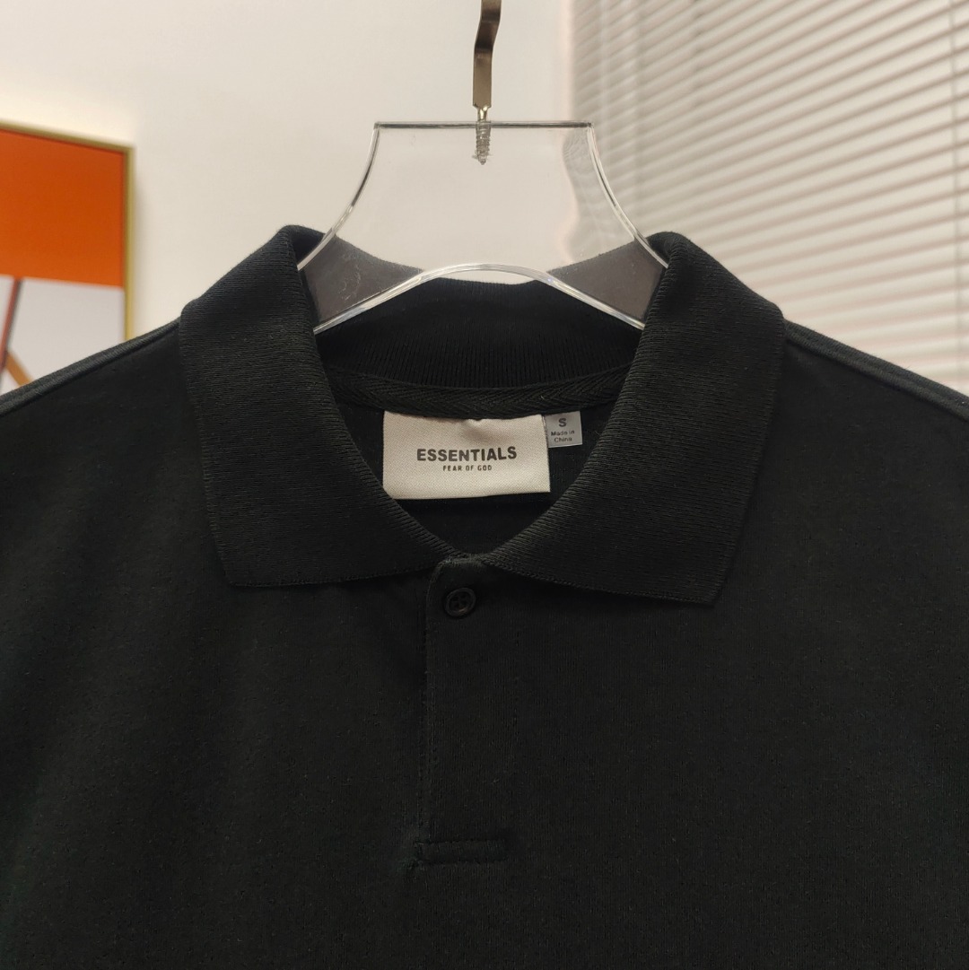 99💰【青黑色】顶级版本FEAR OF GOD FOG ESSENTIALS后背硅胶字母POLO衫纯棉宽松透气OS版型
后背硅胶采用顶级铭牌,字母采取凸起工艺,保证原版一致。
后背硅胶均采用环保硅胶材质,均采用解析化验,无异味。压胶工艺保证了印花的牢固程度,保证机洗暴晒毫无压力,绝对不会脱胶。可以完全放心。领口做了暗胶处理,可以有效保证领口立起。
行走在更多的场合,无论是运动还是商务,休闲还是正式,都可以完美的融合在当下的穿搭。纯棉的面料吸汗又柔软,非常适合春夏秋三个季节的穿着百搭又好看的一件潮人单品,入手不亏!
颜色;青黑色
尺码;S-XL