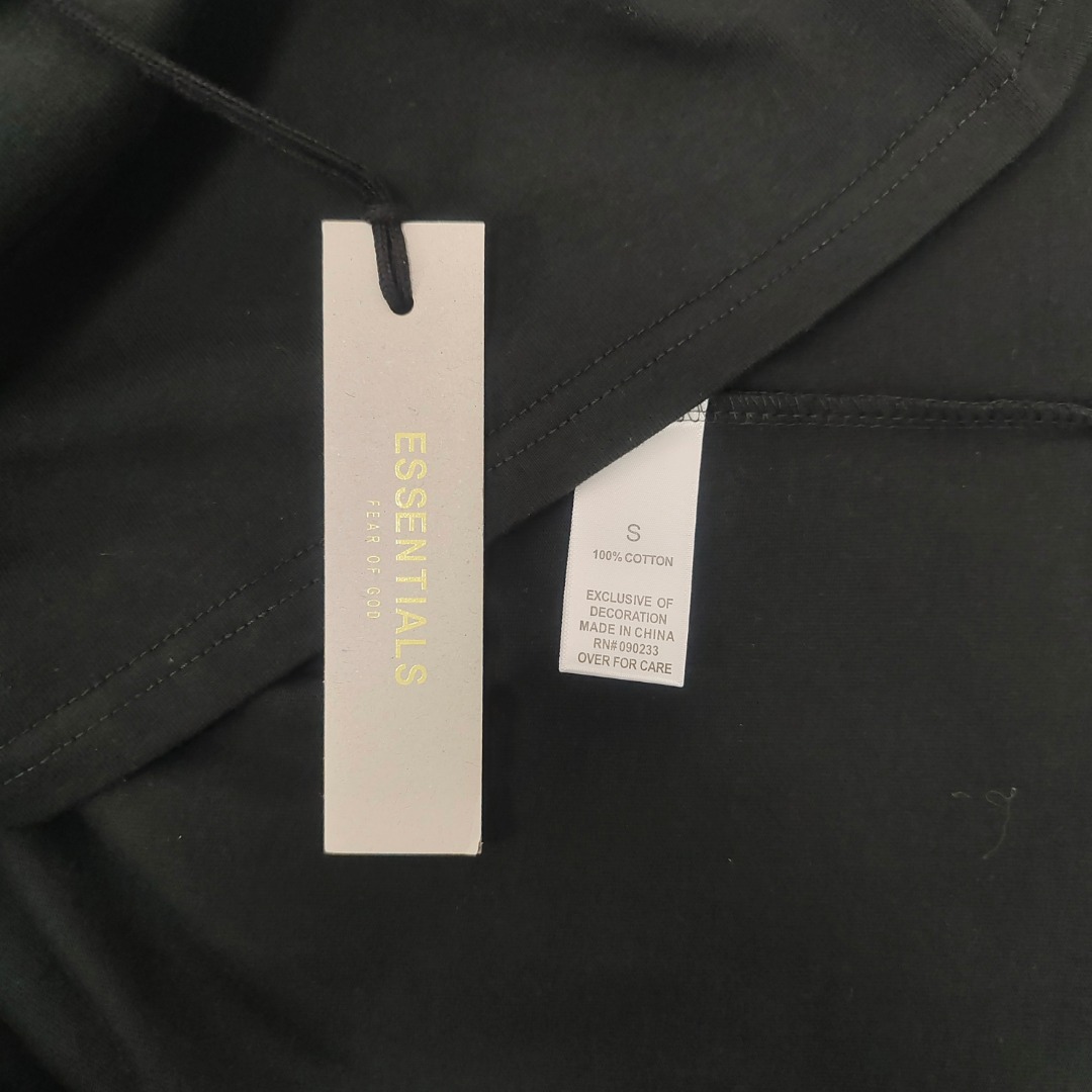 99💰【青黑色】顶级版本FEAR OF GOD FOG ESSENTIALS后背硅胶字母POLO衫纯棉宽松透气OS版型
后背硅胶采用顶级铭牌,字母采取凸起工艺,保证原版一致。
后背硅胶均采用环保硅胶材质,均采用解析化验,无异味。压胶工艺保证了印花的牢固程度,保证机洗暴晒毫无压力,绝对不会脱胶。可以完全放心。领口做了暗胶处理,可以有效保证领口立起。
行走在更多的场合,无论是运动还是商务,休闲还是正式,都可以完美的融合在当下的穿搭。纯棉的面料吸汗又柔软,非常适合春夏秋三个季节的穿着百搭又好看的一件潮人单品,入手不亏!
颜色;青黑色
尺码;S-XL