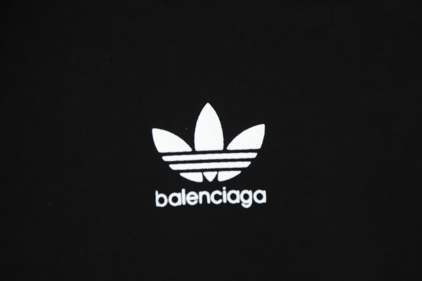 Balenciagaadidas 巴黎世家三叶草联名三条杠长袖T 230克双纱面料