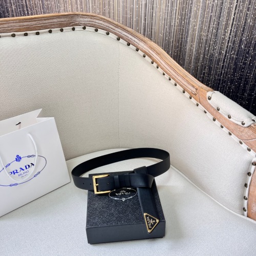 Ceinture Prada en Cuir Noir avec Boucle Dorée et Logo Triangulaire 1 Ceinture Prada en Cuir Noir avec Boucle Dorée et Logo Triangulaire