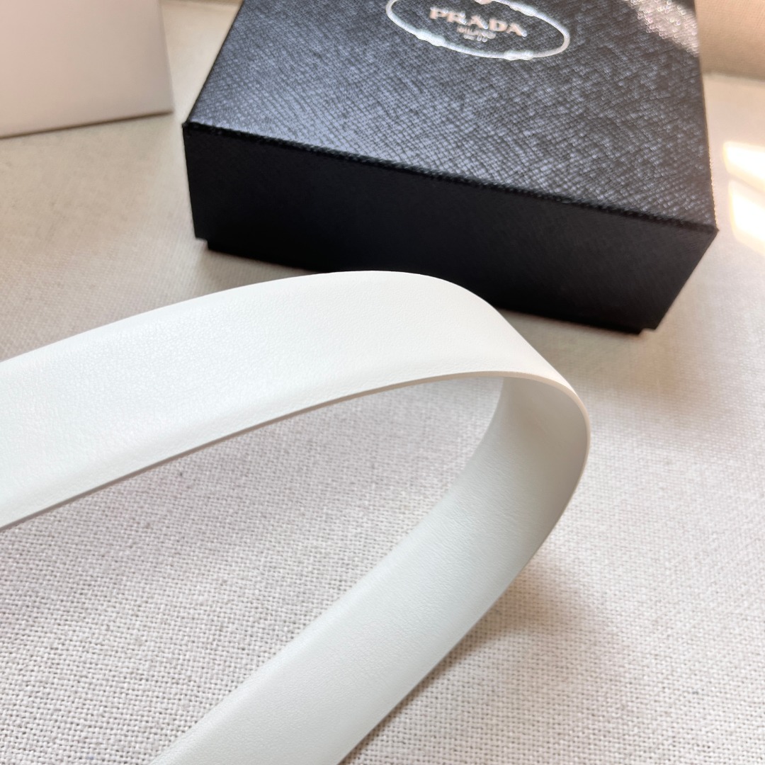 Prada Women's White Leather Belt with Enamel Triangle Logo, 3.4cm 8 o 1gq8uml2m1sm1mp4qk61ta9monpi