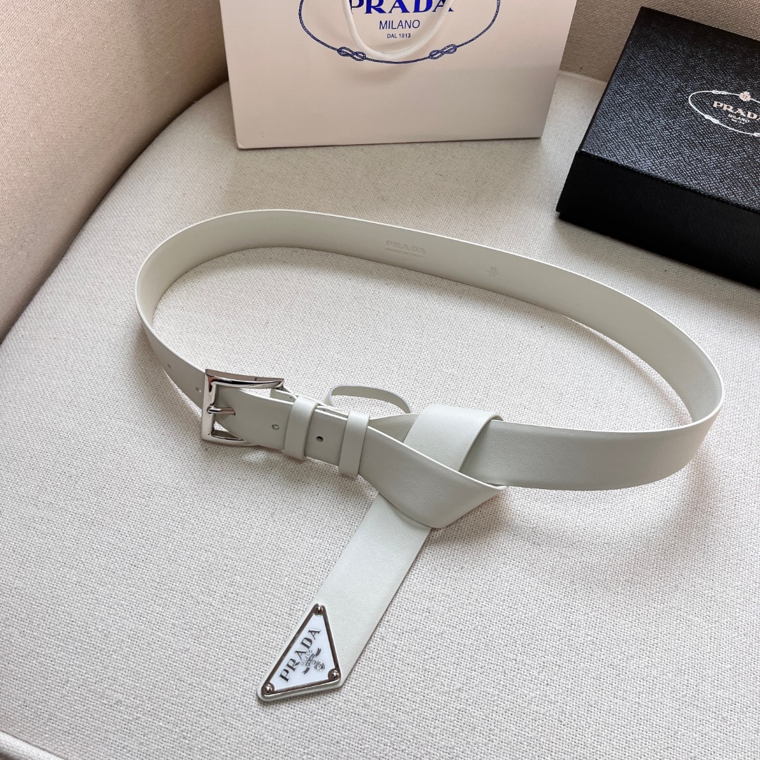 Prada Women's White Leather Belt with Enamel Triangle Logo, 3.4cm 6 o 1gq8uml2mph7uo91n7qun2fupg