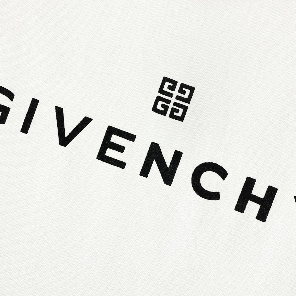 170 Givenchy纪梵希GVC 23SS 胸前植绒logo短袖T恤